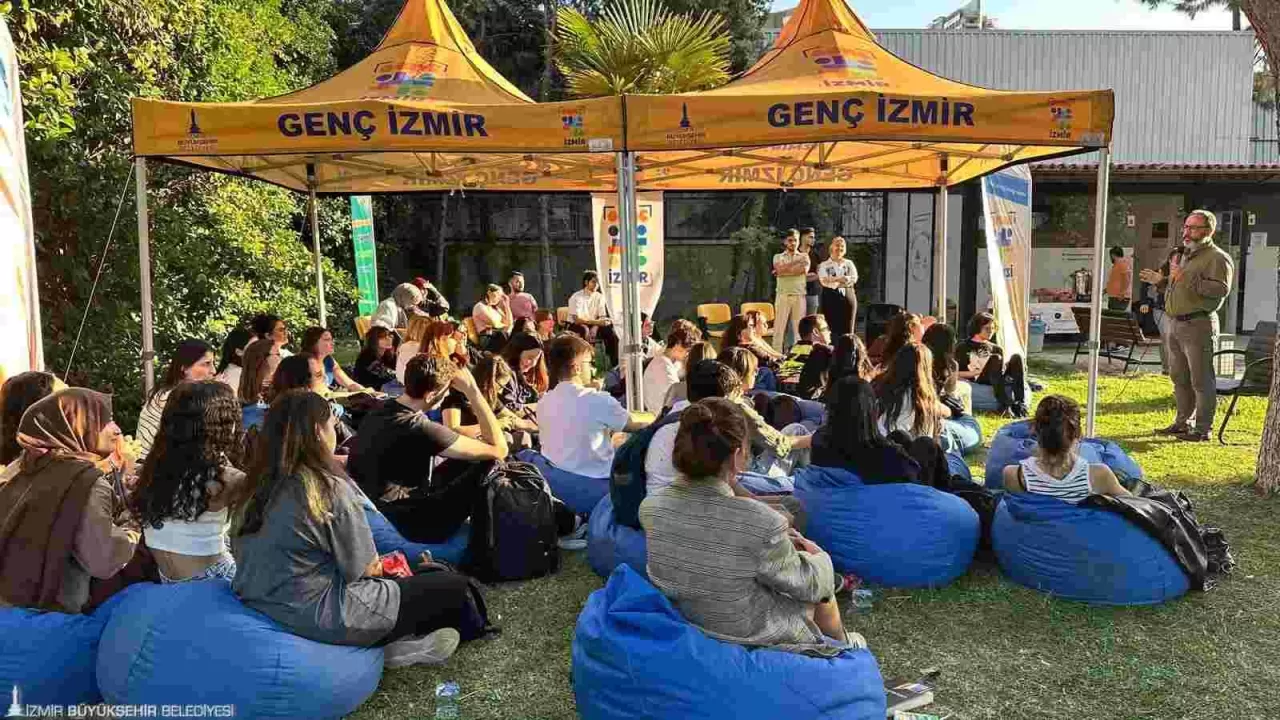 İzmir'de gençlerin “deneyim yolculuğu" başladı