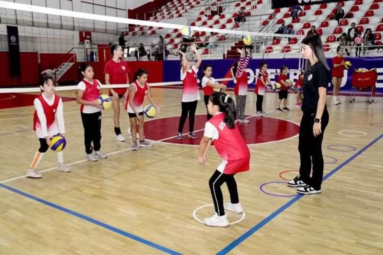 Bayraklı’da kış spor okulları başladı