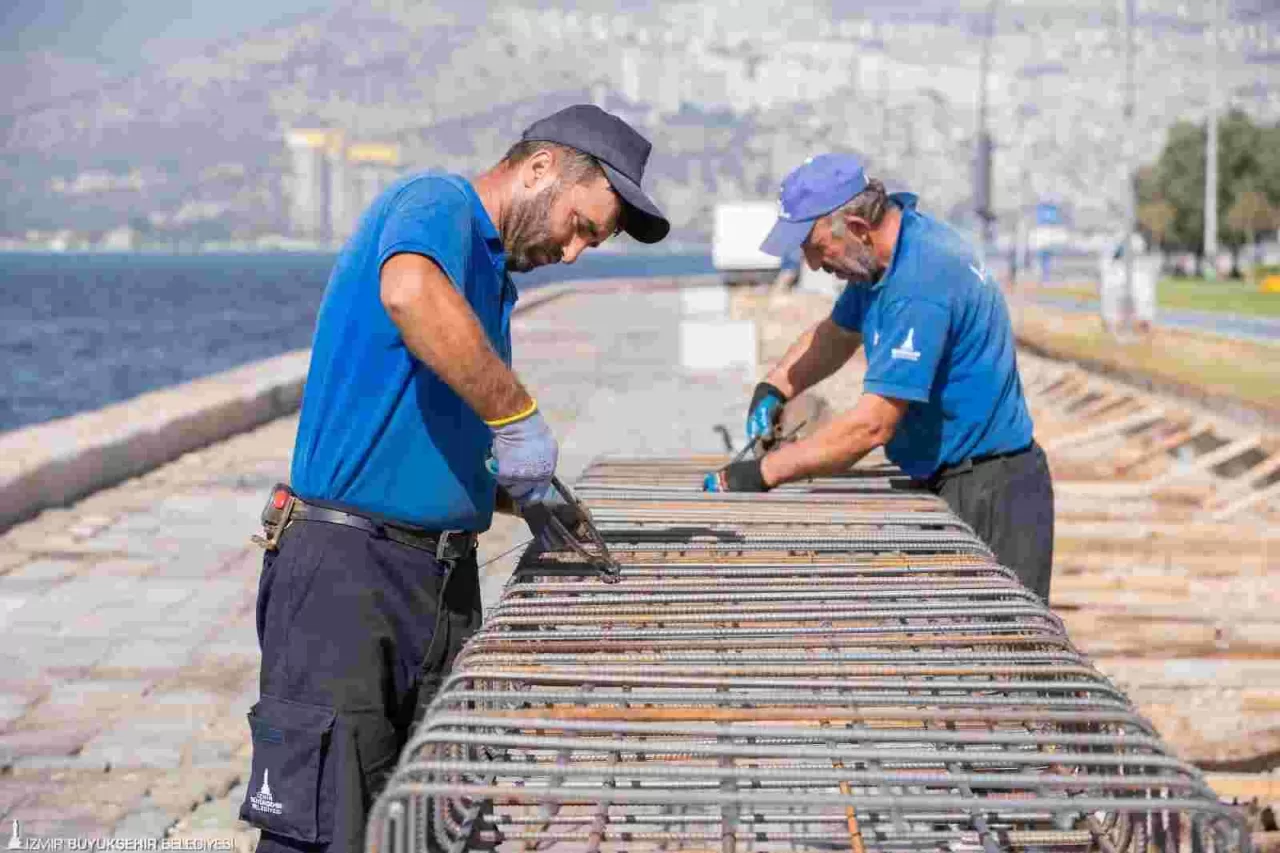 Kordon’da deniz taşkınlarını önlemek için yoğun tempo