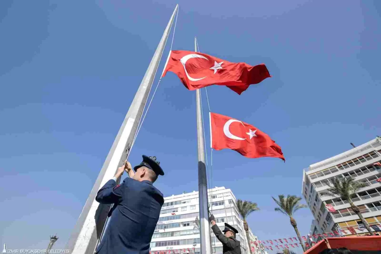 İzmir’de Cumhuriyet Bayramı törenleri başladı