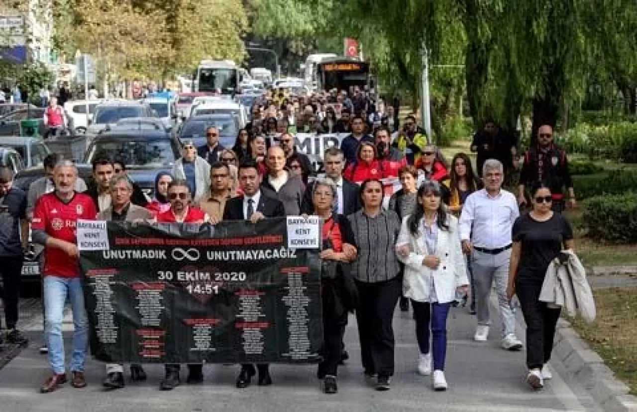 Bayraklı'da 30 Ekim depremi unutulmadı!