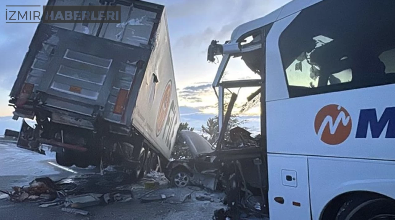 Ankara Yönüne Giden Yolcu Otobüsü Afyonkarahisar'da Kaza Yaptı: 30 Yaralı Var