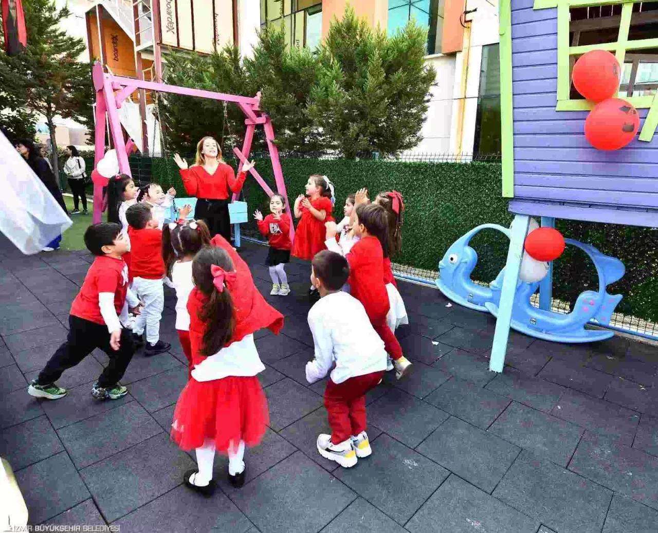 Başkan Tugay talimat verdi, anaokullarının ücreti 5 bin TL’ye indi