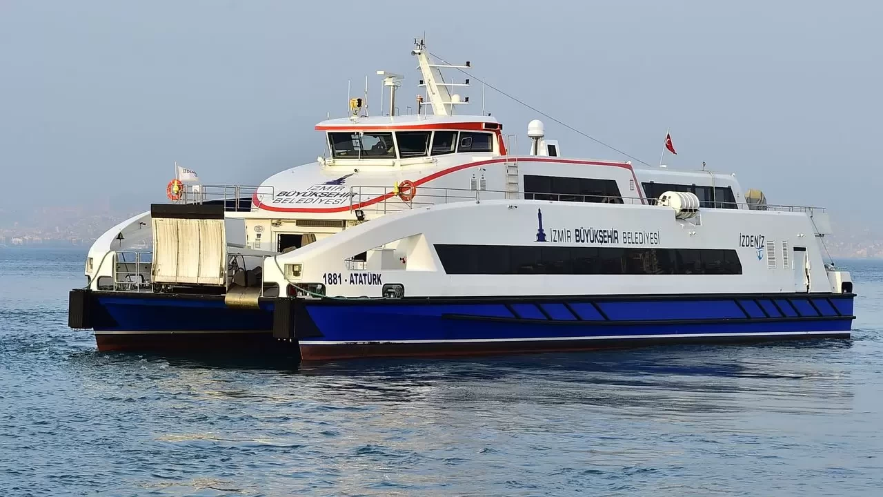 İZDENİZ'den Yılbaşı Sürprizi: Deniz Yolu Ulaşımı Sabaha Kadar Devam Edecek