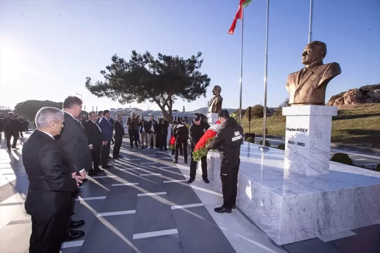 İzmir’de Haydar Aliyev Anma Töreni Düzenlendi