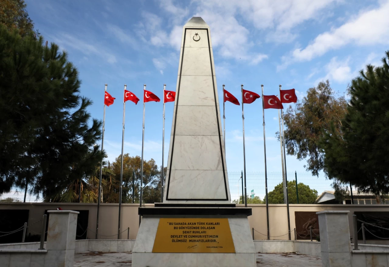 Narlıdere Şehitliği’nde Anılar Yeniden Canlandı