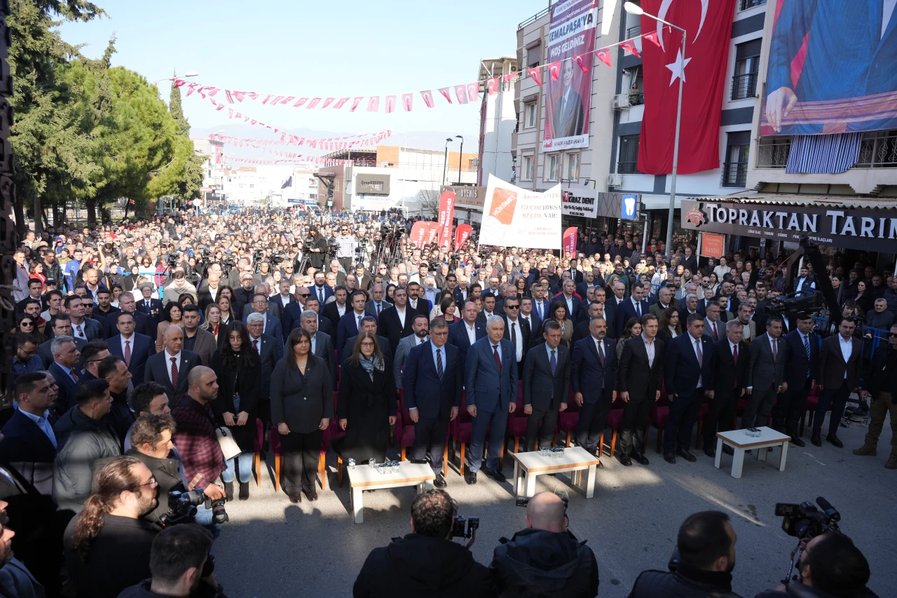 CHP Lideri Özgür Özel, Kemalpaşa’da Tarihi Açılışta Önemli Mesajlar Verdi!