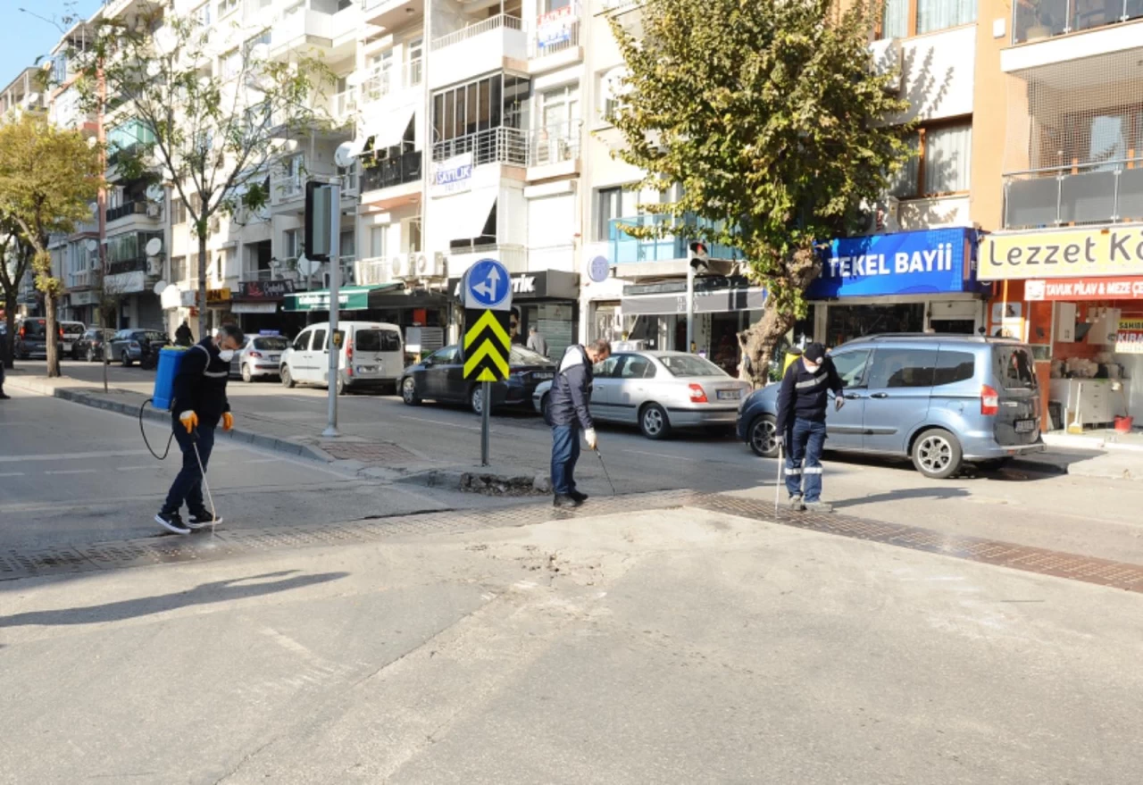 Karşıyaka Belediyesi’nden 8 Mahallede Toplu İlaçlama