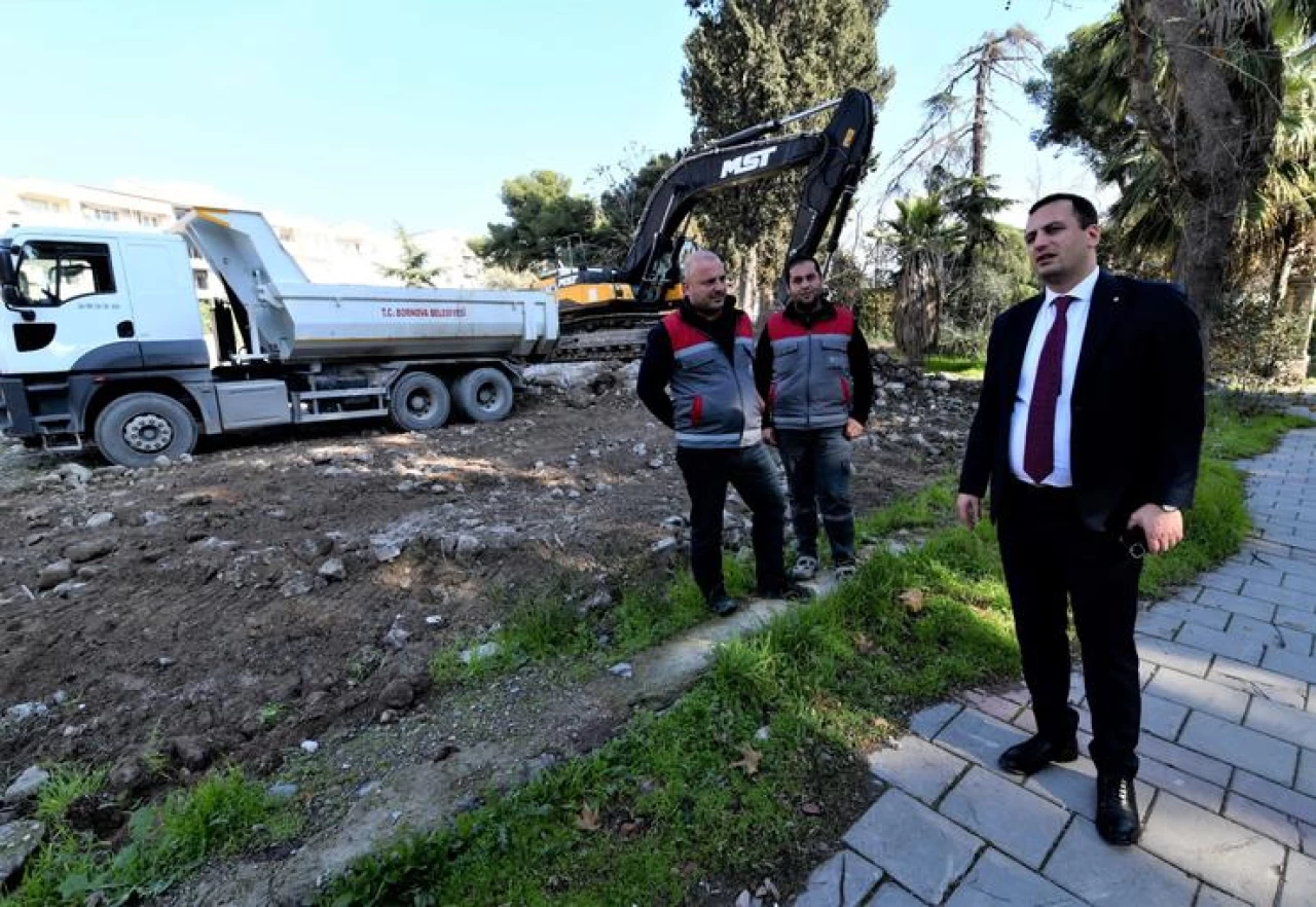 Bornova'da Atıl Alana Ücretsiz Halk Otoparkı İnşa Ediliyor