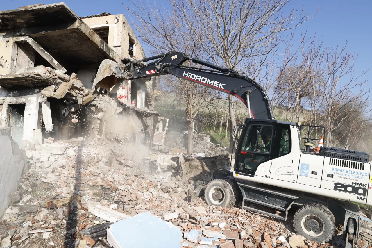 Konak Belediyesi, 9 Ayda 92 Metruk Bina Yıktı