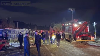 İzmir'de Zincirleme Kaza: 2 Ölü, 7 Yaralı