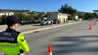 Çeşme’de Kaçak Göçmen Operasyonu: 39 Göçmen Yakalandı, 2 Organizatör Tutuklandı