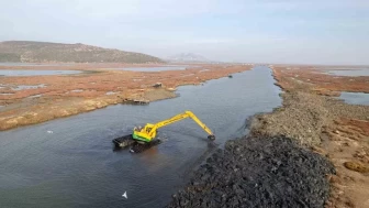 İzmir Büyükşehir Belediyesi’nden Körfez ve Gediz Nehri’nde Temizlik Seferberliği