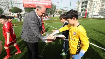 Menderes'te Yenilenen Halı Sahalar Açıldı