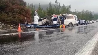 Menderes'te Korkunç Kaza: Araç Alev Aldı, 1 Kişi Hayatını Kaybetti