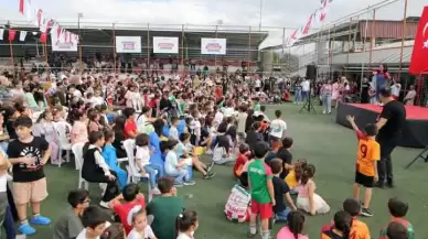 Bayraklılı çocuklar mahalle şenliğinde coşkuyla eğlendi