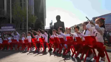 Bucalı minikler Cumhuriyet'in 101. yılını coşkuyla kutladı