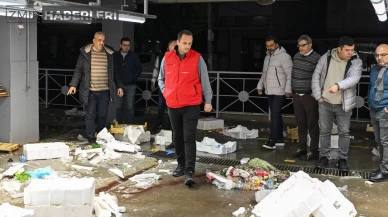 Bornovalı Başkan Ömer Eşki Pazaryerini Denetledi: "Halk Böyle Bir Manzarayı Hak Etmiyor"