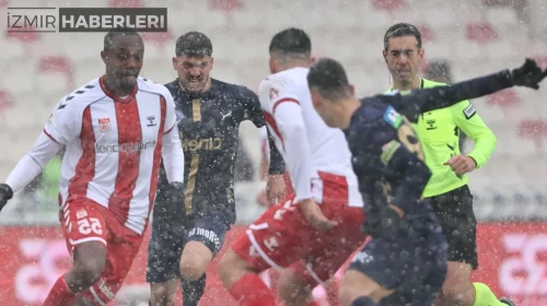 Sivasspor ve Kasımpaşa Yoğun Kar Altında Berabere Kaldı