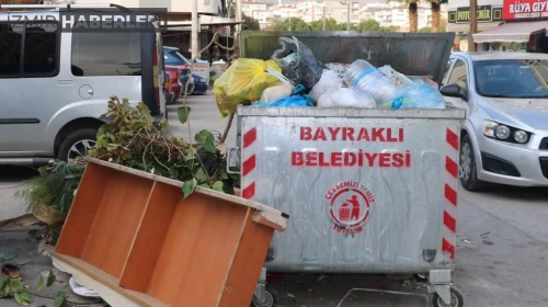 Bayraklı Belediyesi'nde Grev Nedeniyle Çöpler Birikti, Sağlık Endişeleri Artıyor