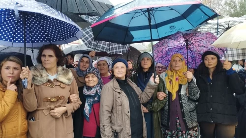 İzmir'de Yeni RES Projelerine Karşı Güçlü Direniş: "Toprak Bizim, Satılamaz"