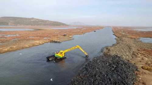 İzmir Büyükşehir Belediyesi’nden Körfez ve Gediz Nehri’nde Temizlik Seferberliği