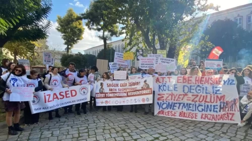 İzmir’de Ebe ve Hemşirelerden ‘Yönetmelik’ Protestosu: “Yoksulluk Sınırında Çalışmaya Devam Edemeyiz”