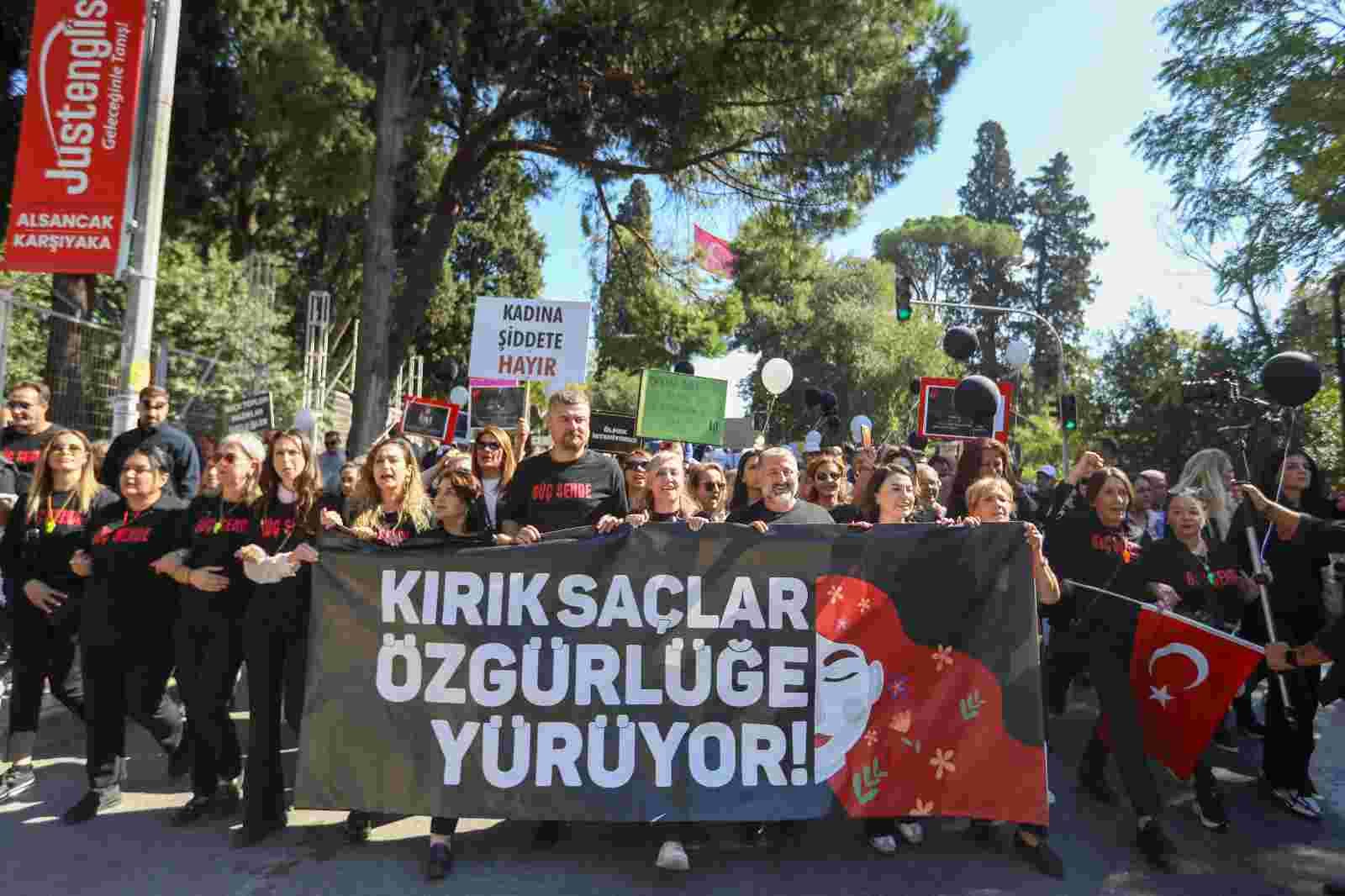 Kırık saçlar özgürlüğe Buca'da yürüdü