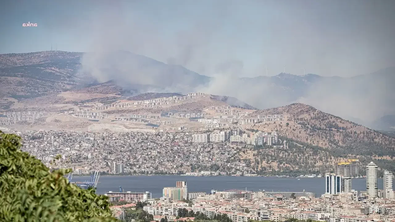 İzmir Büyükşehir Belediyesi’nden Karşıyaka Yangını ile İlgili Güncel Durum Açıklaması Geldi!