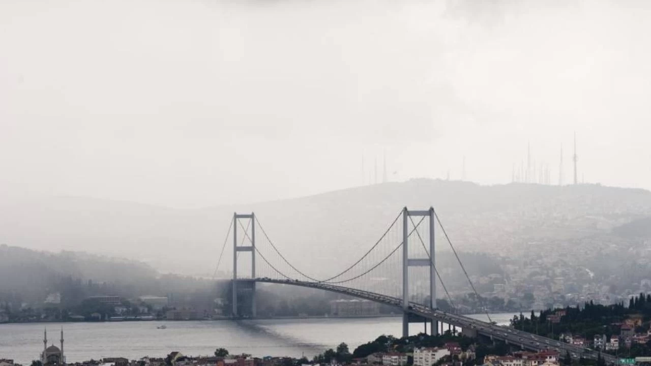 İstanbul'da Hava Durumu: Sıcaklıklar Aniden Düşecek ve Şiddetli Yağışlar Kapıda