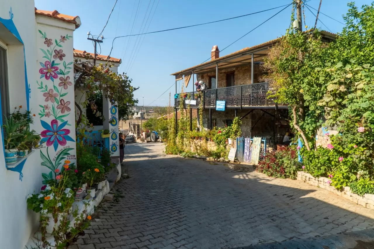 Germiyan Köyü: Gezilecek Yerler, Ne Yenir, Nasıl Gidilir? Ada, Alley, Structures